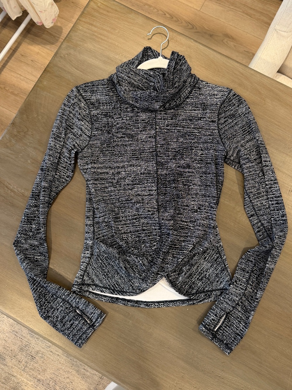 Lululemon Top Women’s Black Melodic Movement Long Sleeve twist front turtleneck